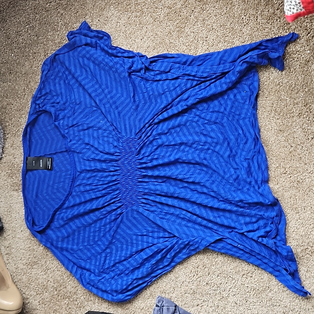 Blue beach cover up, short sleeves with wings on sides. Cinched waist and back
